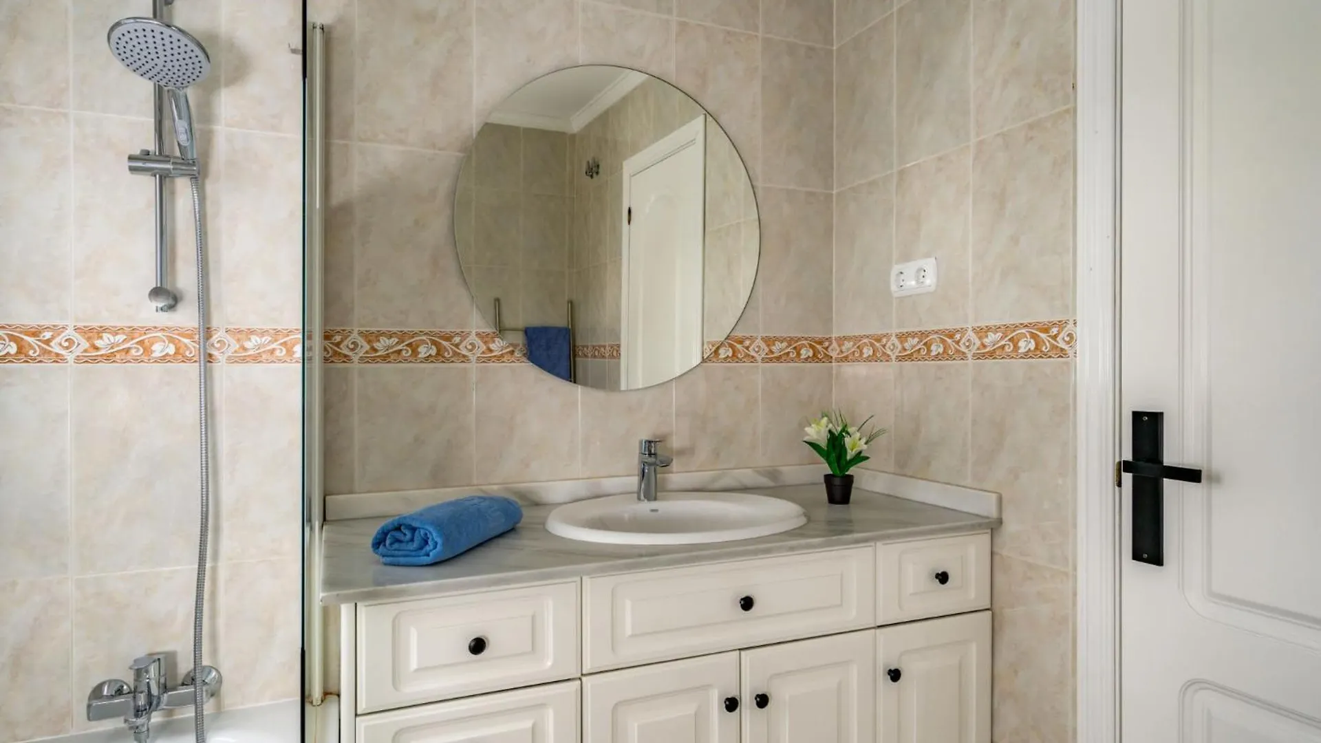 Apartment Las Brisas Estepona Golf By Interhome